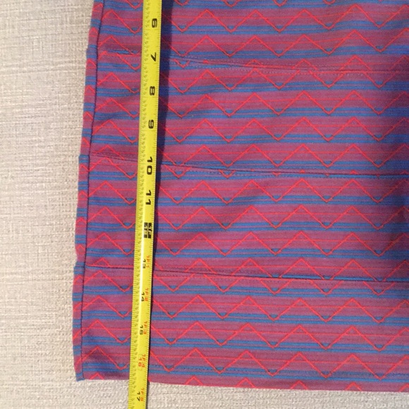 Pattern BodyCon Skirt - Picture 3 of 5